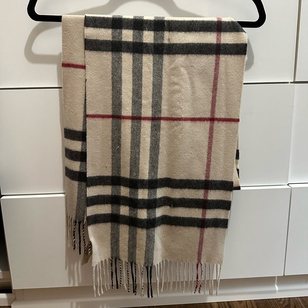 Cashmere Burberry scarf